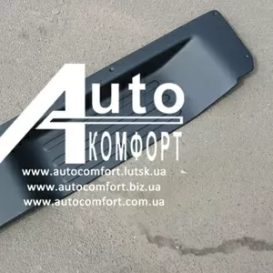 Правый внутренний порог салона на Renault Trafic,  Opel Vivaro,  Nissan 