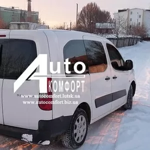Задний салон,  правое окно на Peugeot Partner,  Citroën Berlingo 08
