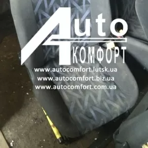 Сидения автомобильные,  не дорогие 3 шт.