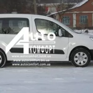 Сплошное окно,  правое на автомобиль Peugeot Partner 08-