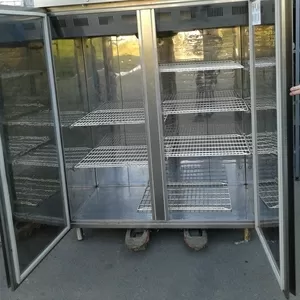 Продам холодильный шкаф на 1400 л Zanussi бу для кафе
