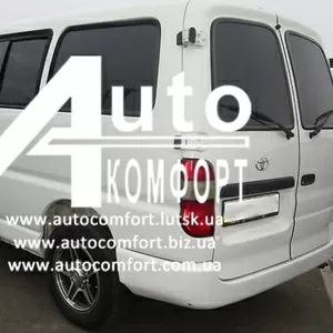 Задний салон,  левое окно,  короткая база на Toyota Hiace (Тойота Хай-Эй