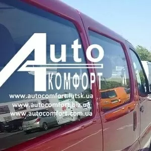 Задний салон,  правое окно,  длинная база на Toyota Hiace (Тойота Хай-Эй