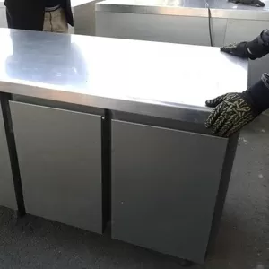Продам двухдверный холодильный стол бу для кафе