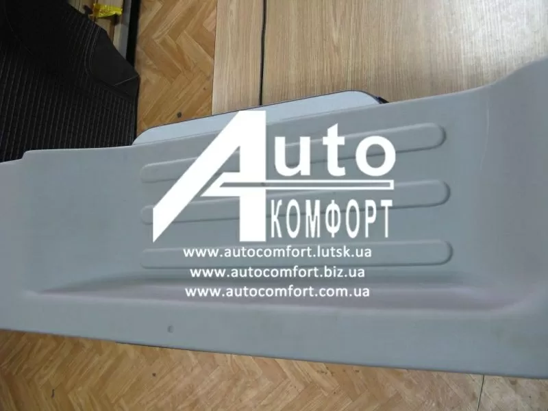Правый внутренний порог салона на Renault Trafic,  Opel Vivaro,  Nissan  3