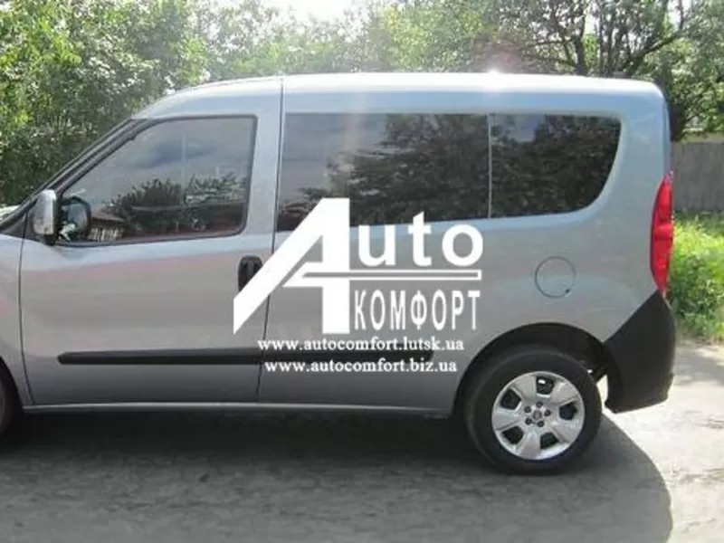 Передний салон,  левое окно на Fiat Doblo 2010-