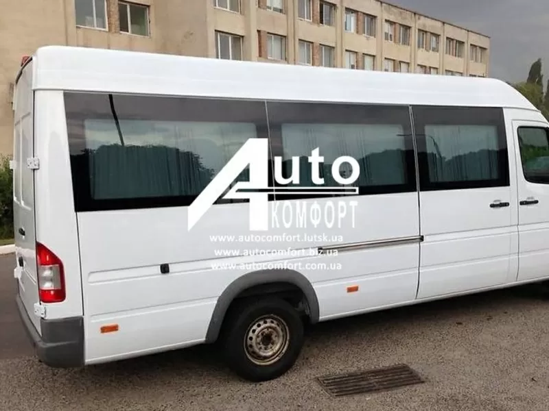 Задний салон,  правое окно на Mercedes-Benz Sprinter (1995-2006), Volks