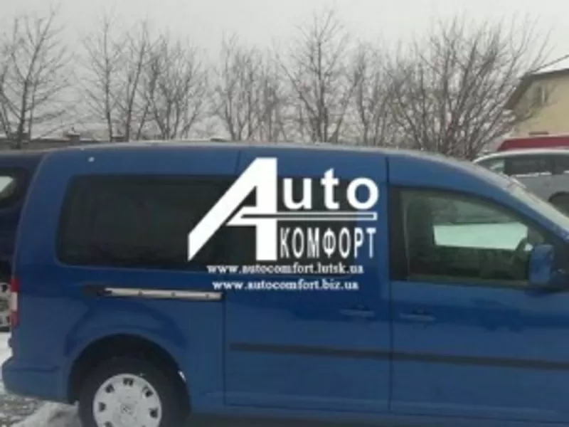 Передний салон,  правое окно на автомобиль VW Caddy 07-