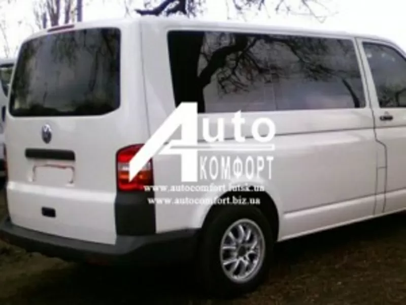 Задний салон,  правое стекло на Volkswagen Transporter Т-5 (кор. база)