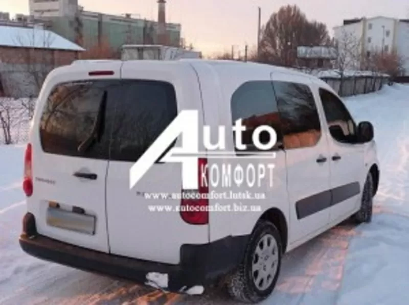 Задний салон,  правое окно на Peugeot Partner,  Citroën Berlingo 08-