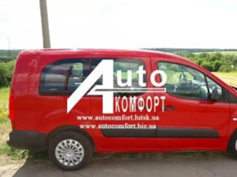 Передний салон,  правое окно на автомобиль Peugeot Partner