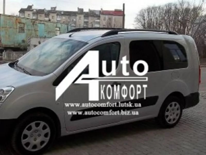 Сплошное окно,  левое на автомобиль Peugeot Partner 08-
