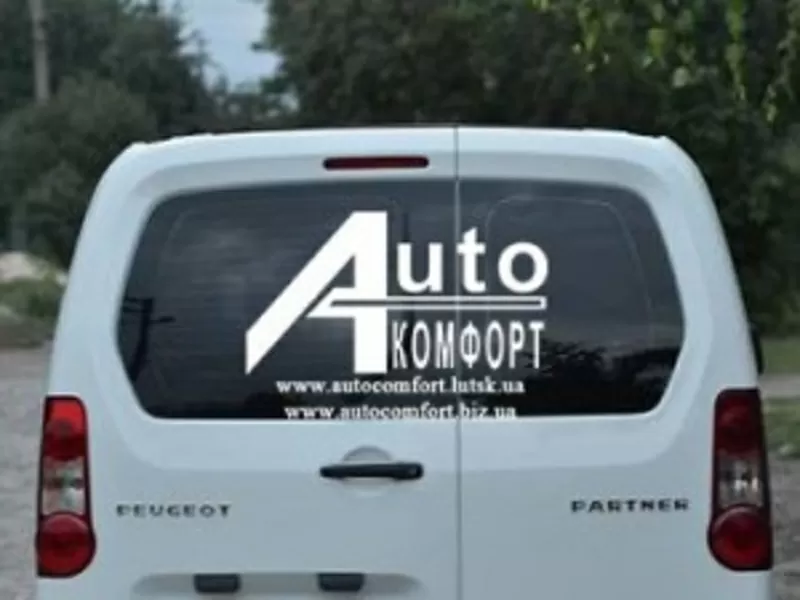 Заднее стекло (распашонка правая) с эл.обогревом  Peugeot Partner 08-