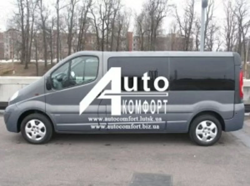 Задний салон,  левое окно,  длинная база на Renault Trafic,  Opel Vivaro