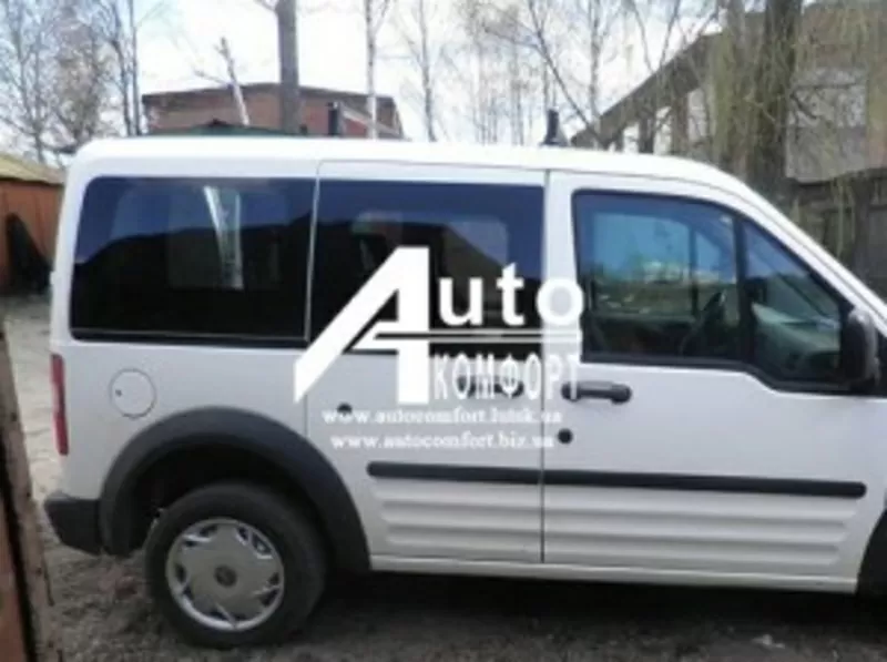Передний салон,  правое окно,  (короткая база) Ford Transit Connect