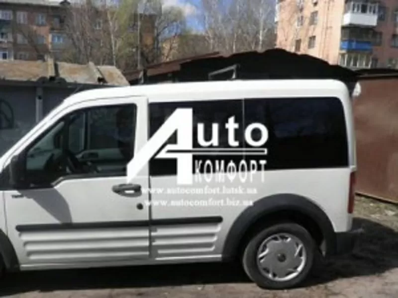 Передний салон,  левое окно,  (короткая база) Ford Transit Connect