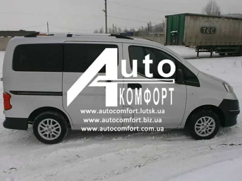 Передний салон,  правое стекло на Nissan NV200 (Ниссан NV200)