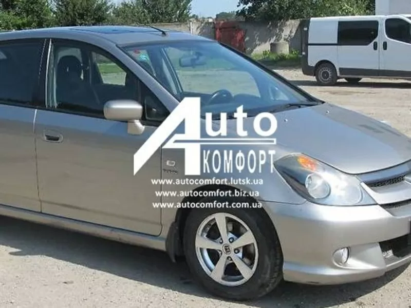 Лобовое стекло на Honda Stream (Минивэн) (2001-2007) с установкой