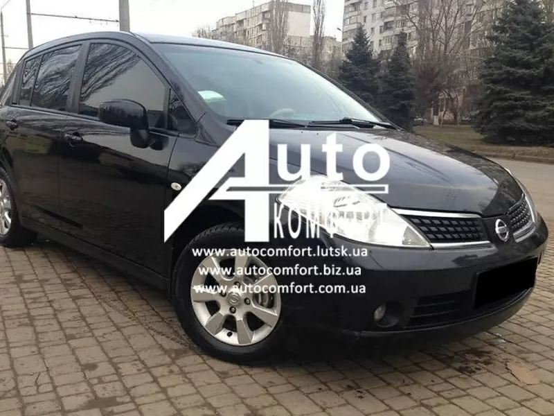 Лобовое стекло на Nissan Tiida (Хетчбек,  Седан) (2007-2012) с установк