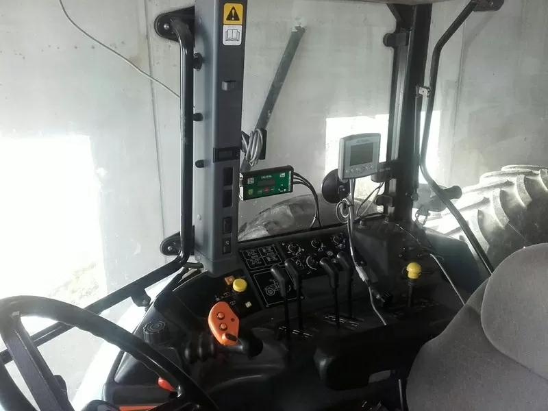 Трактор New Holland TM155 2